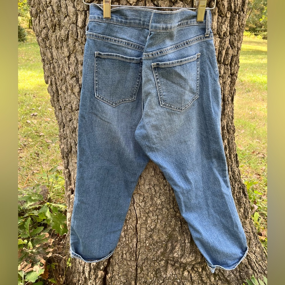 Old Navy Flirt Capris in size  2
